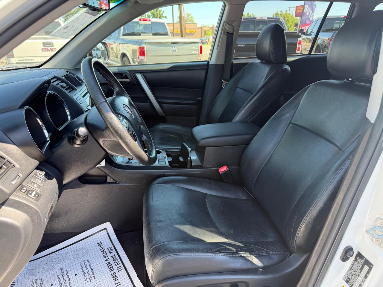 Toyota Highlander Base 4WD 2012
