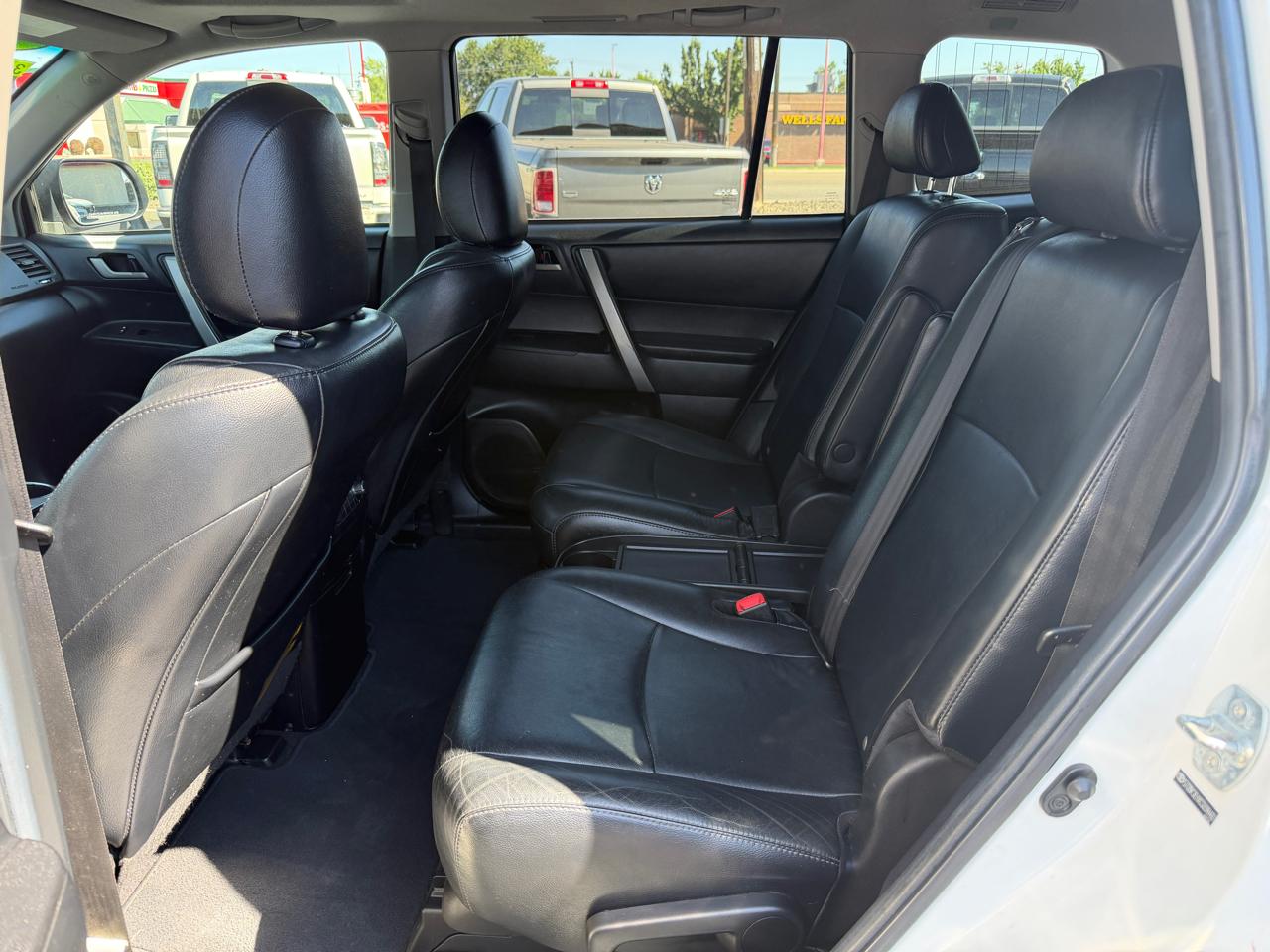 Toyota Highlander Base 4WD 2012