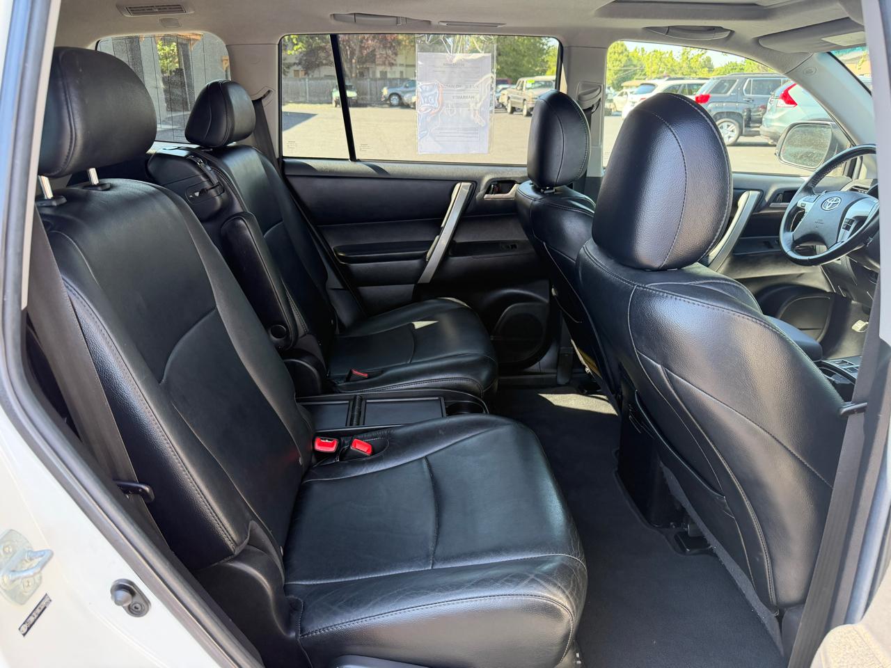 Toyota Highlander Base 4WD 2012