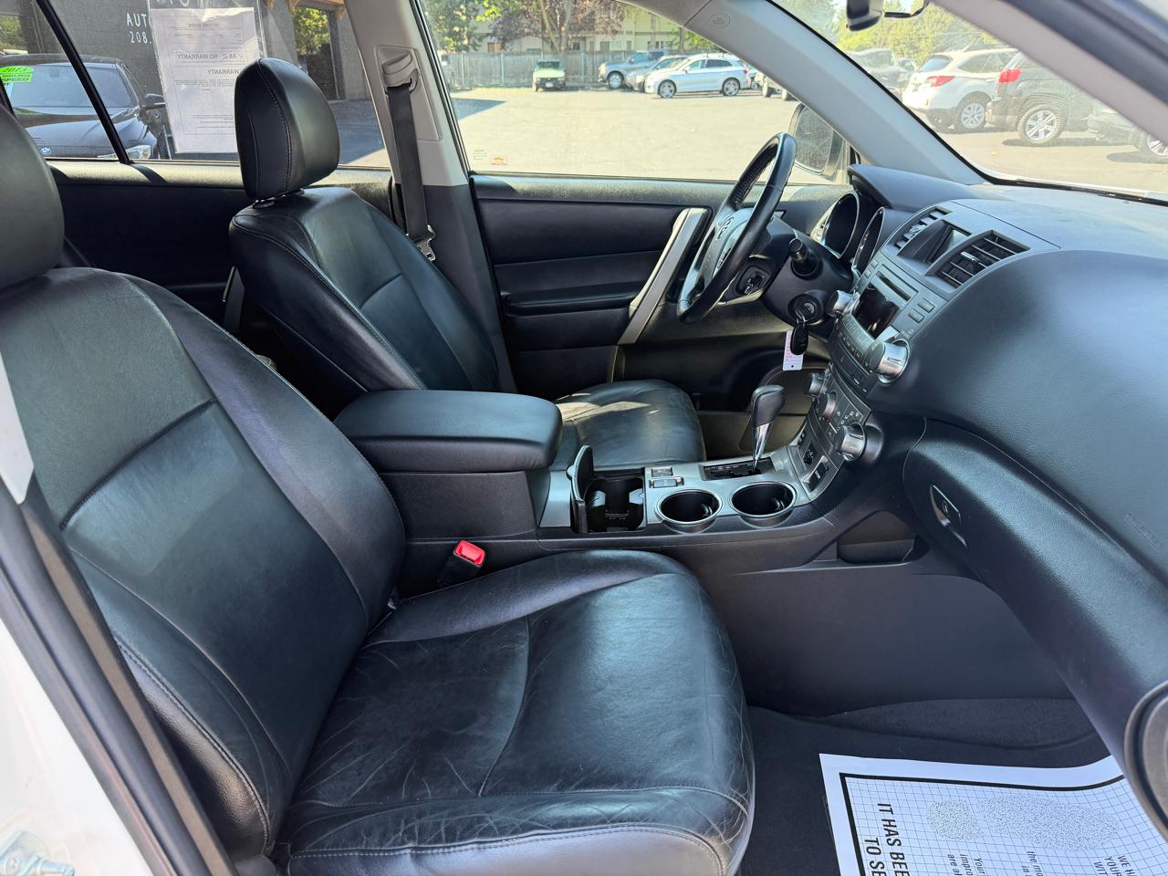 Toyota Highlander Base 4WD 2012