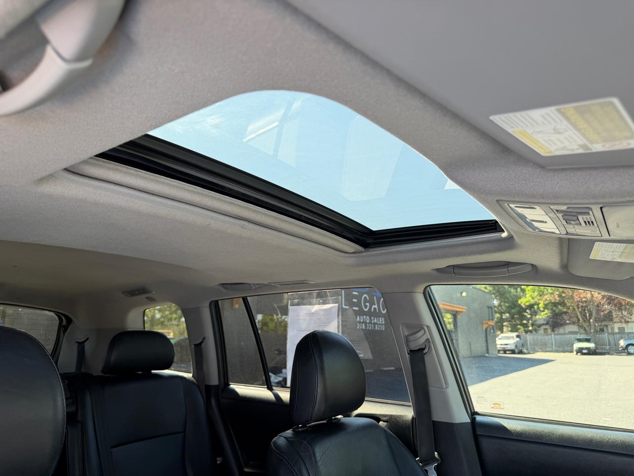 Toyota Highlander Base 4WD 2012