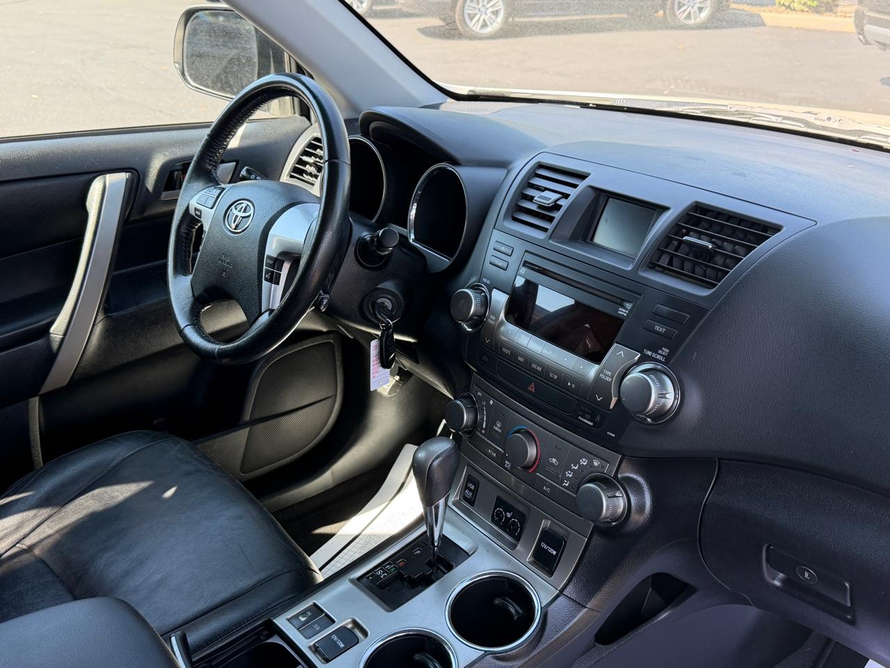 Toyota Highlander Base 4WD 2012
