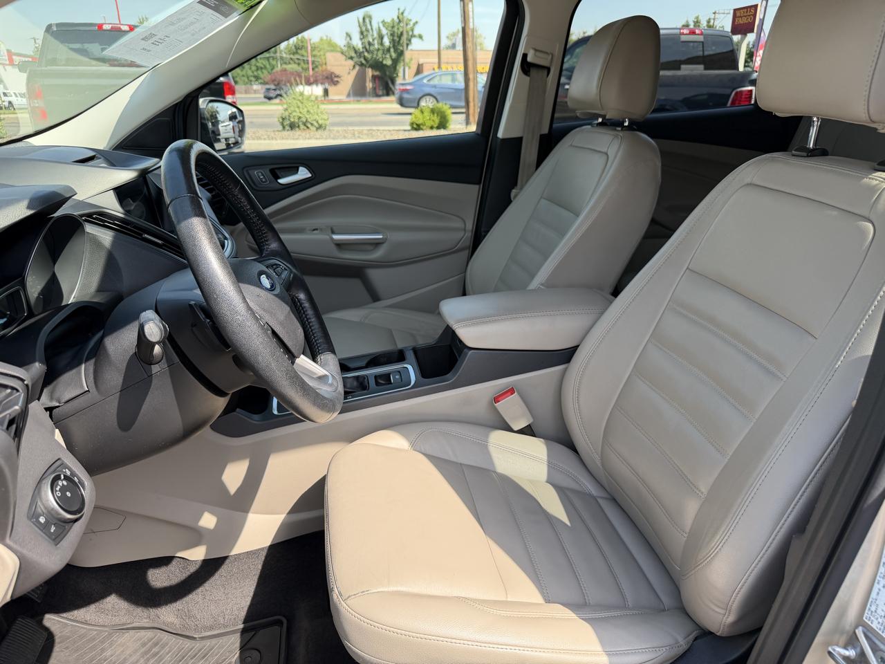 Ford Escape Titanium 4WD 2017