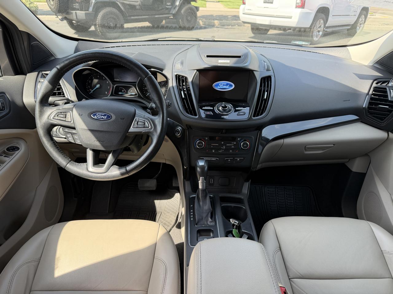 Ford Escape Titanium 4WD 2017