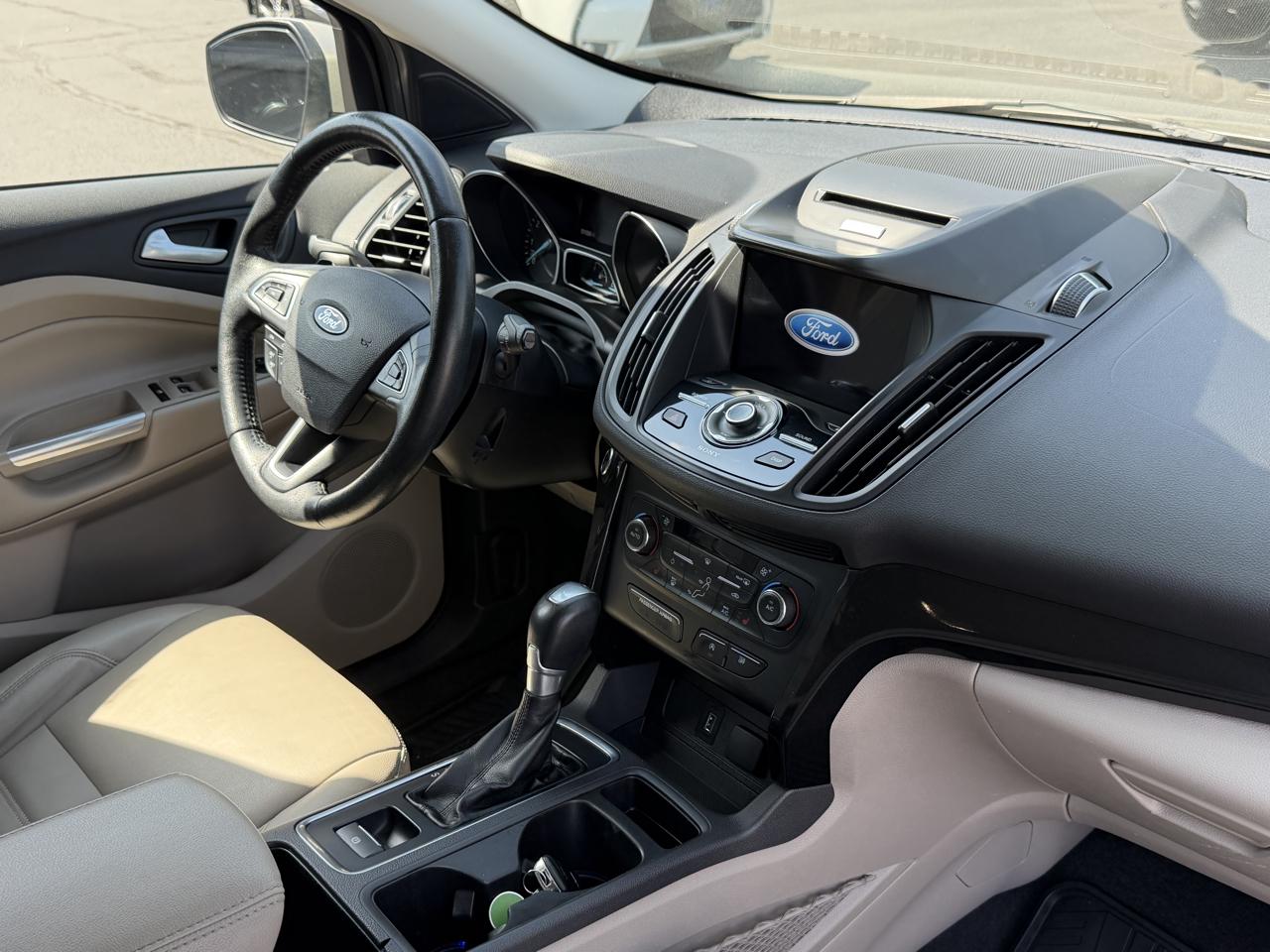 Ford Escape Titanium 4WD 2017