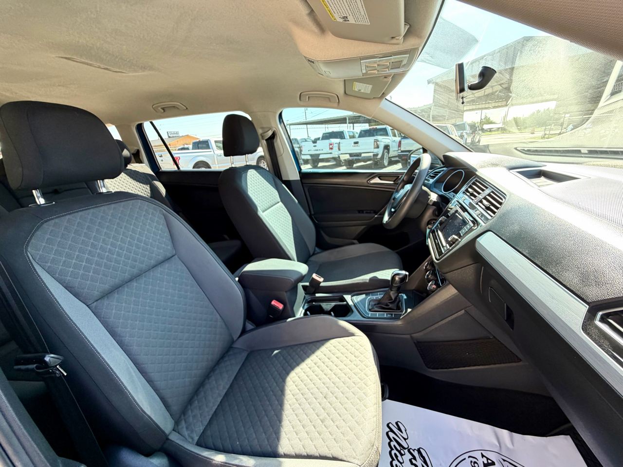 Volkswagen Tiguan S 2018