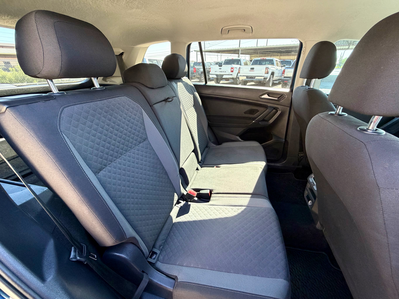 Volkswagen Tiguan S 2018