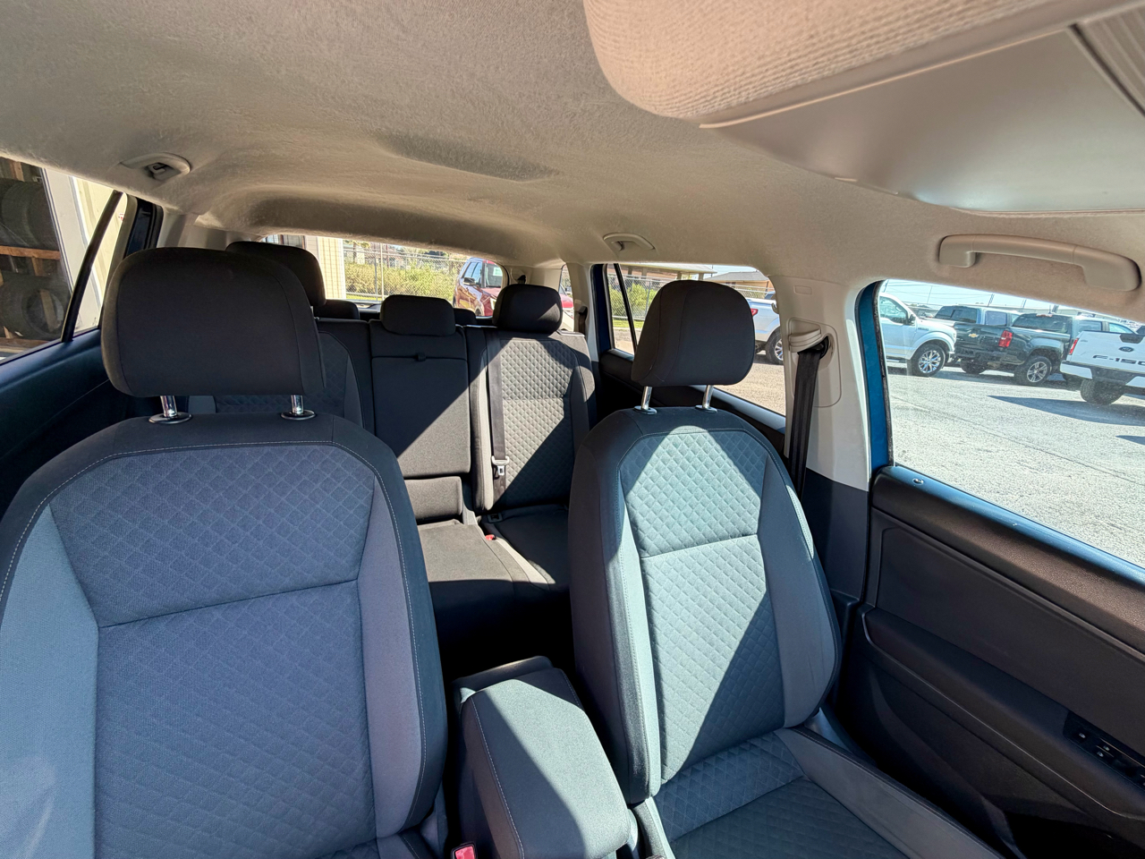 Volkswagen Tiguan S 2018