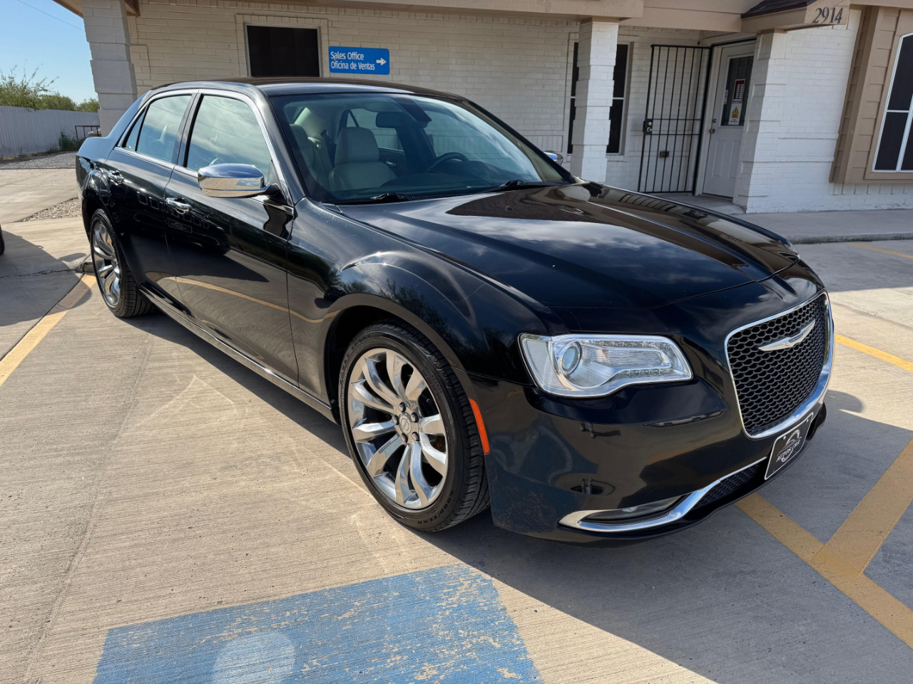 2019 Chrysler 300 Limited's photo