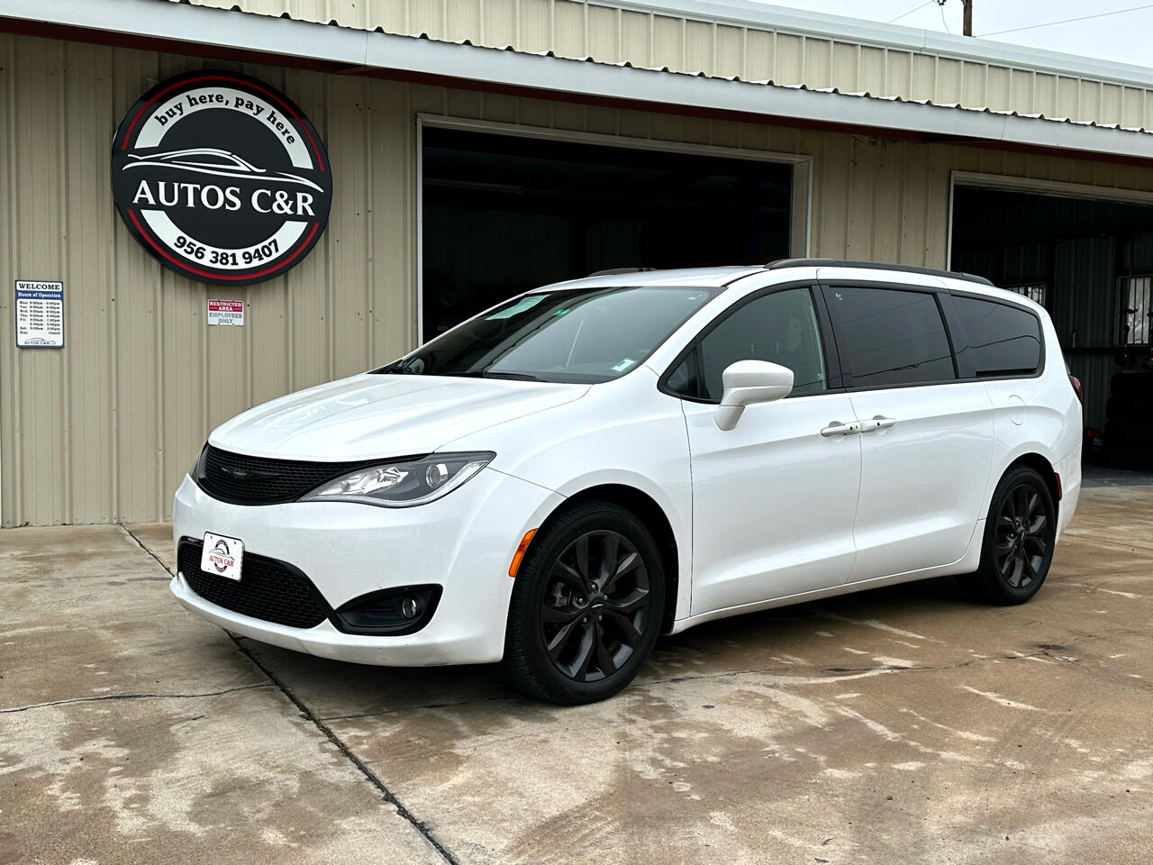 2018 Chrysler Pacifica Touring L's photo
