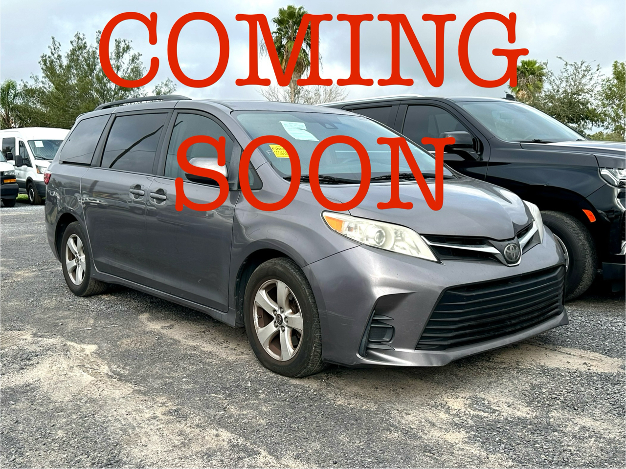 2018 Toyota Sienna LE's photo