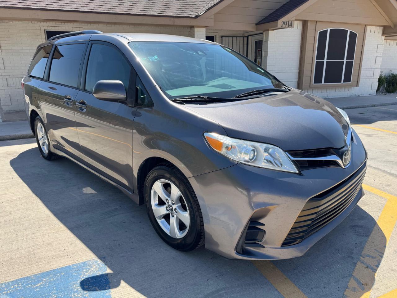 Toyota Sienna LE 2018