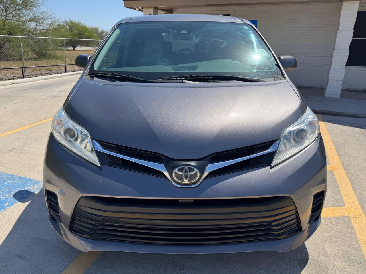 Toyota Sienna LE 2018