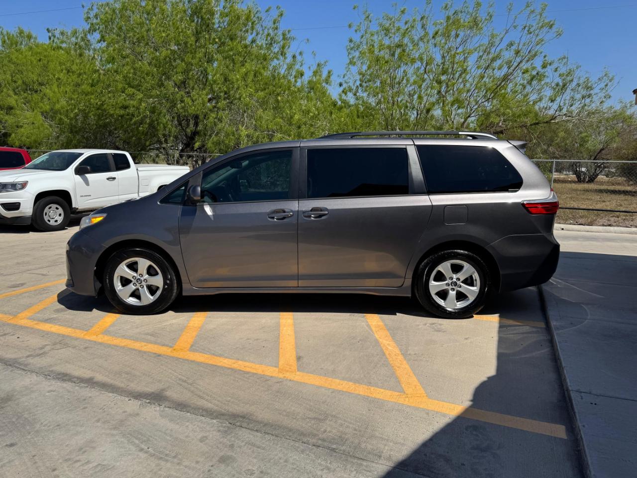 Toyota Sienna LE 2018