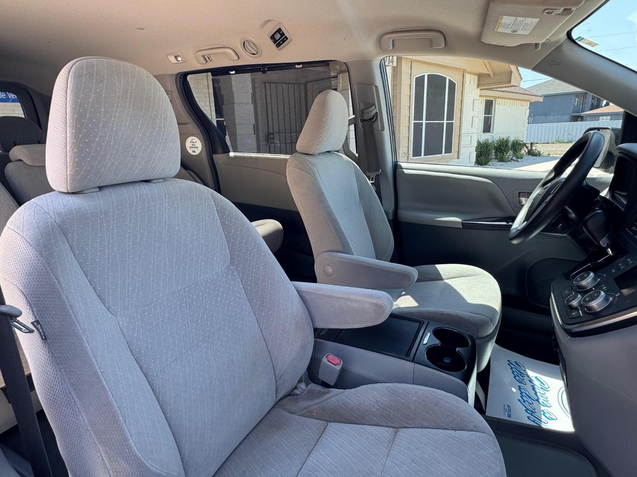 Toyota Sienna LE 2018