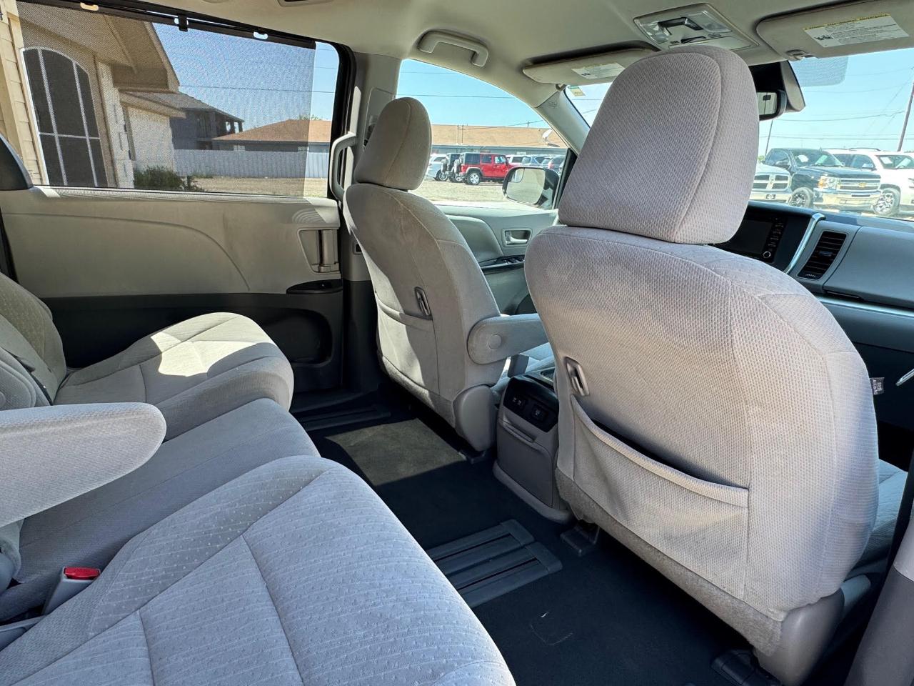 Toyota Sienna LE 2018