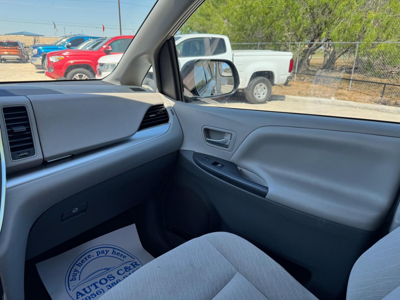 Toyota Sienna LE 2018