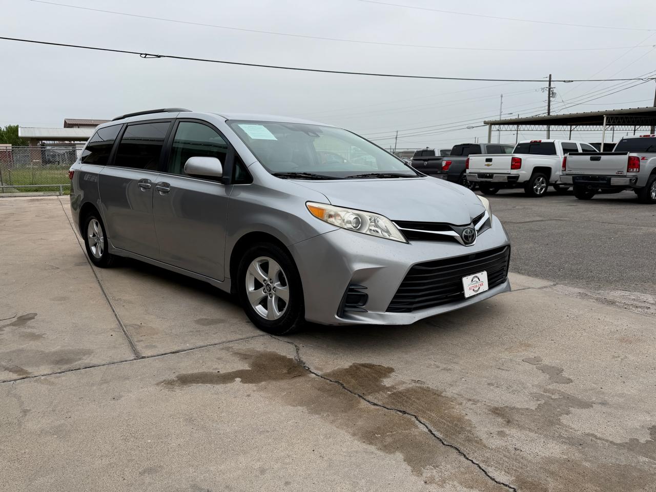Toyota Sienna LE 2018