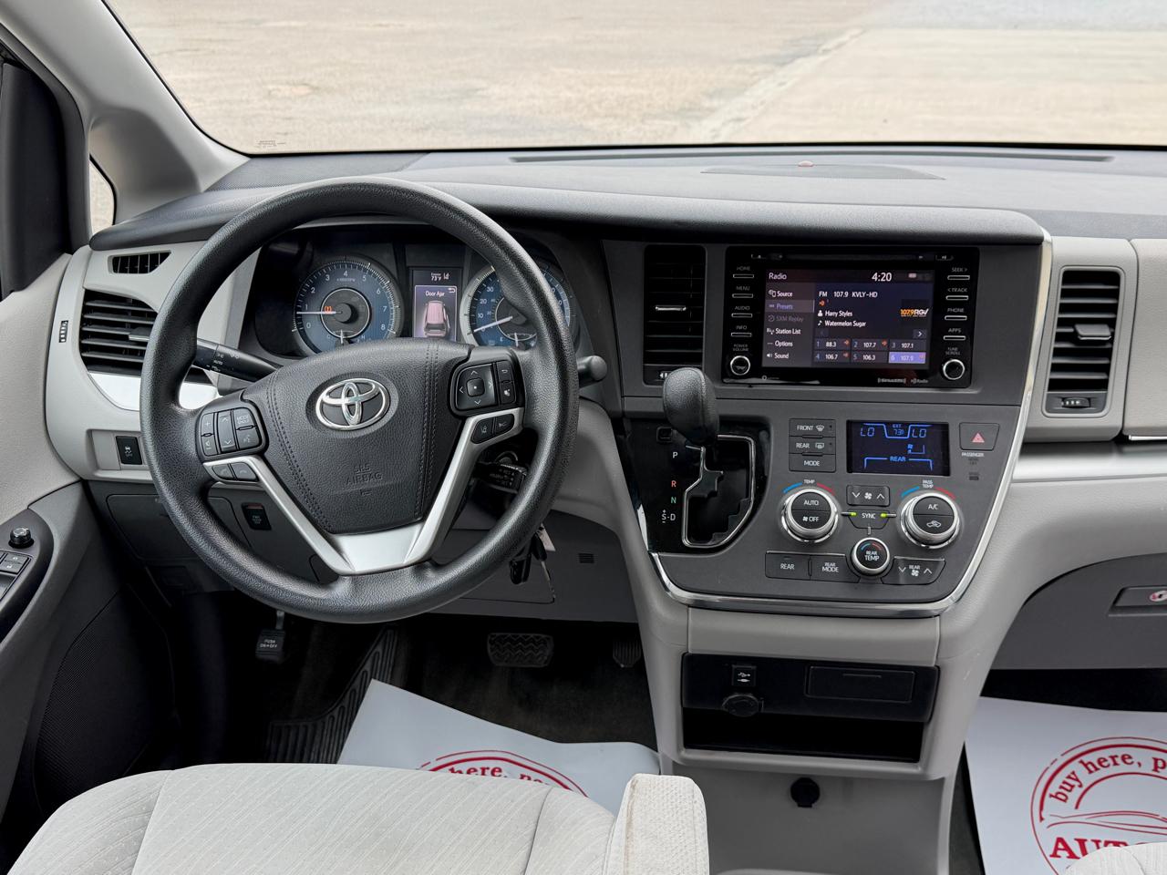 Toyota Sienna LE 2018