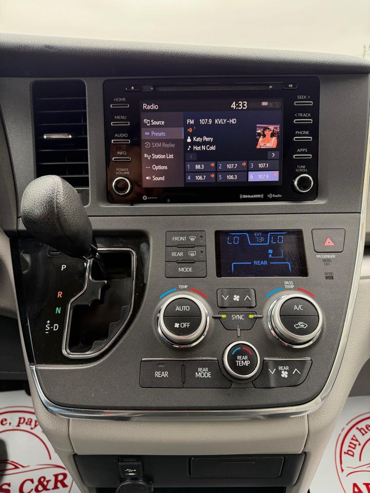 Toyota Sienna LE 2018