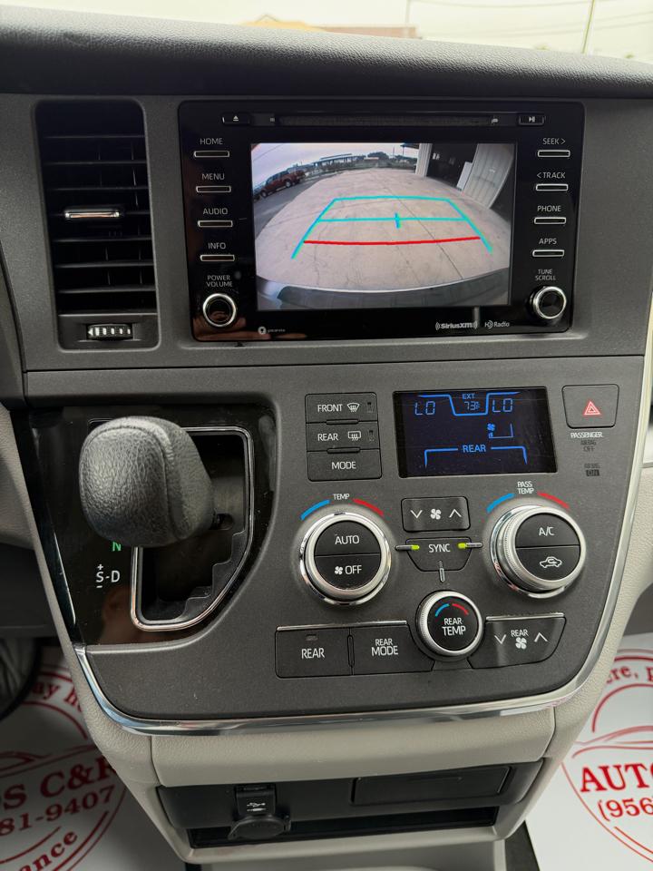 Toyota Sienna LE 2018