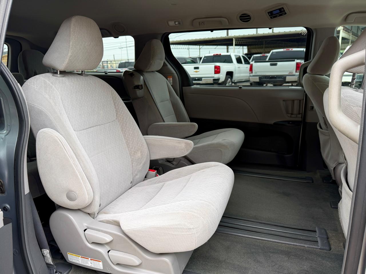 Toyota Sienna LE 2018