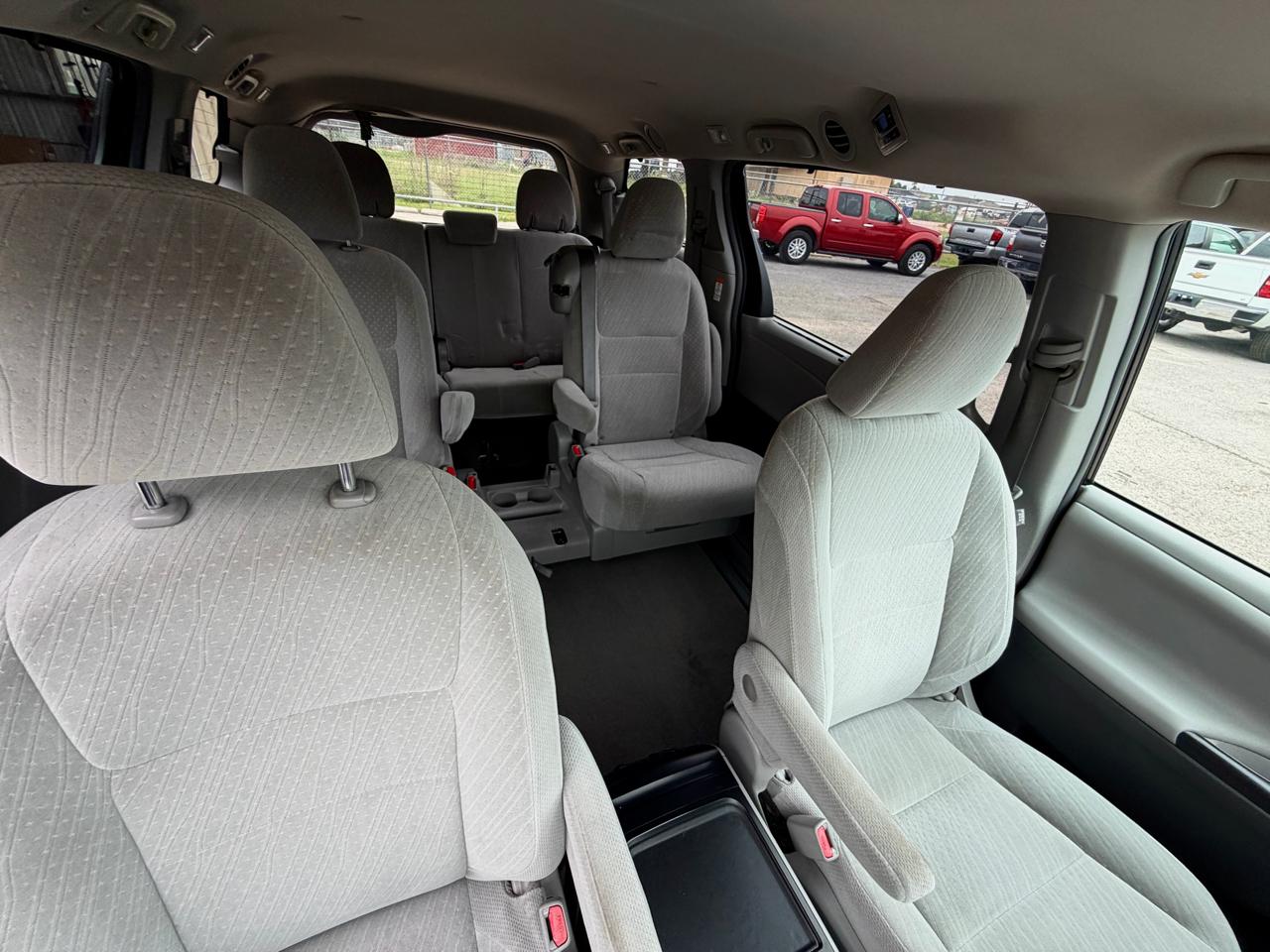 Toyota Sienna LE 2018