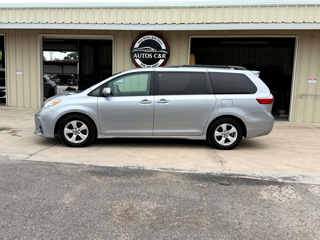 Toyota Sienna LE 2018