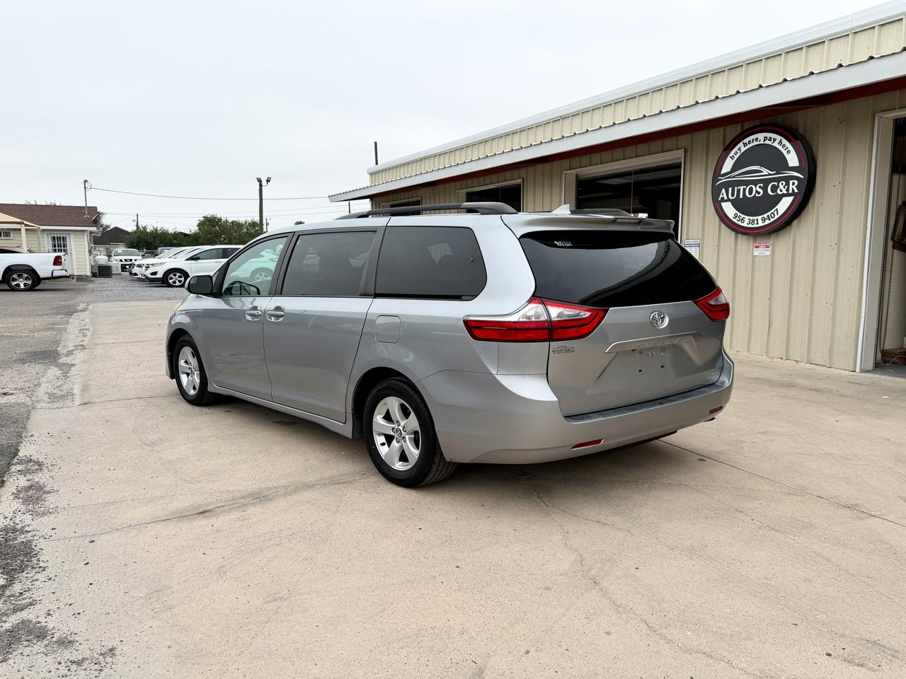 Toyota Sienna LE 2018