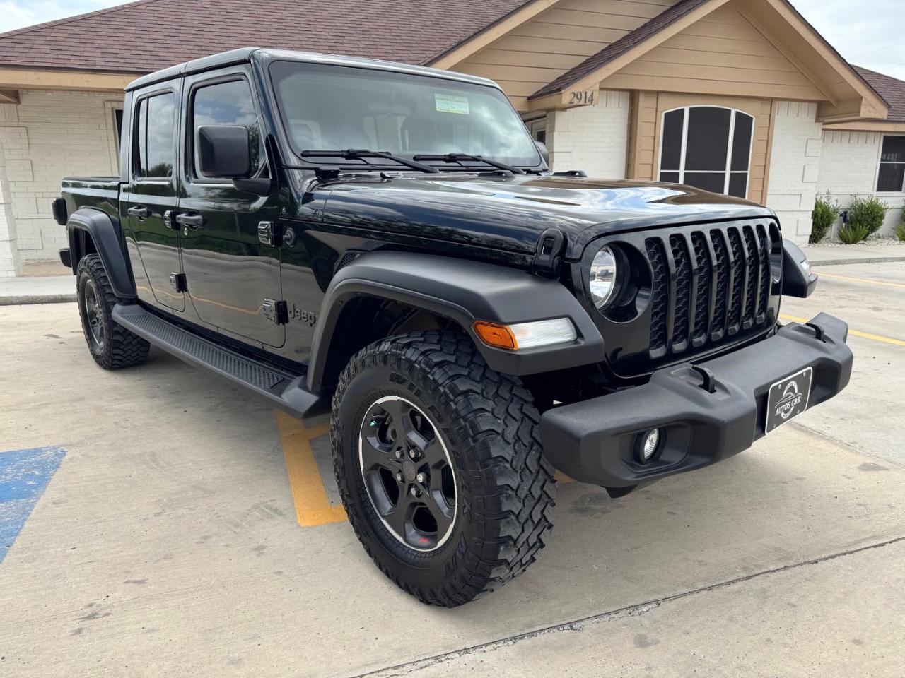 2020 Jeep Gladiator Sport S's photo