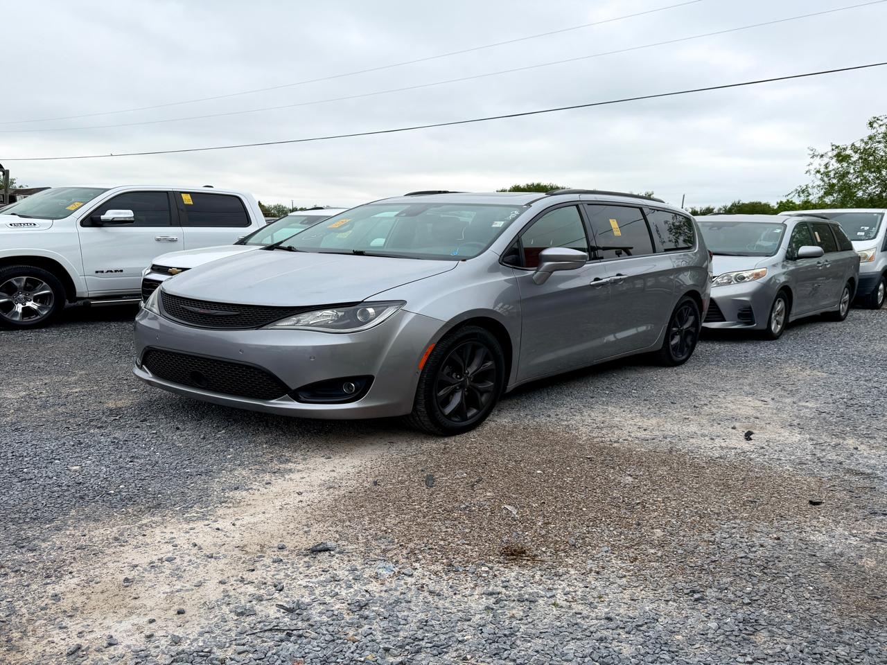 2020 Chrysler Pacifica Limited Red S's photo