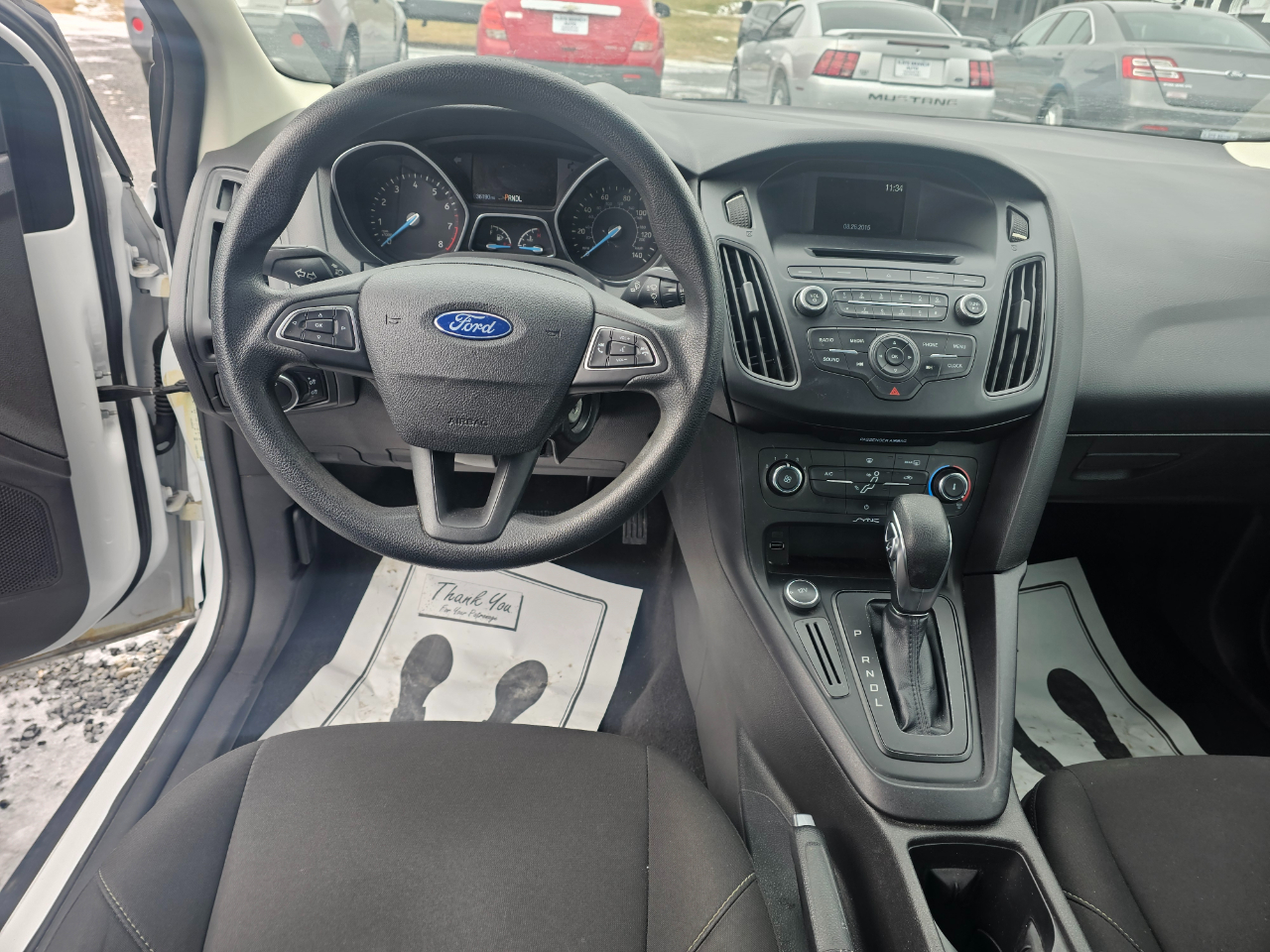 Ford Focus 4dr Sdn S 2015