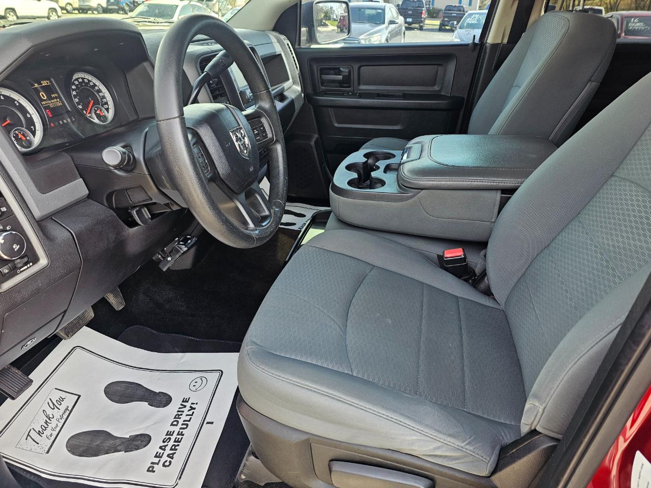 RAM 1500 4WD Crew Cab 140.5" Express 2014