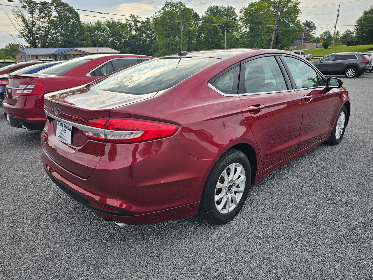 Ford Fusion S FWD 2017