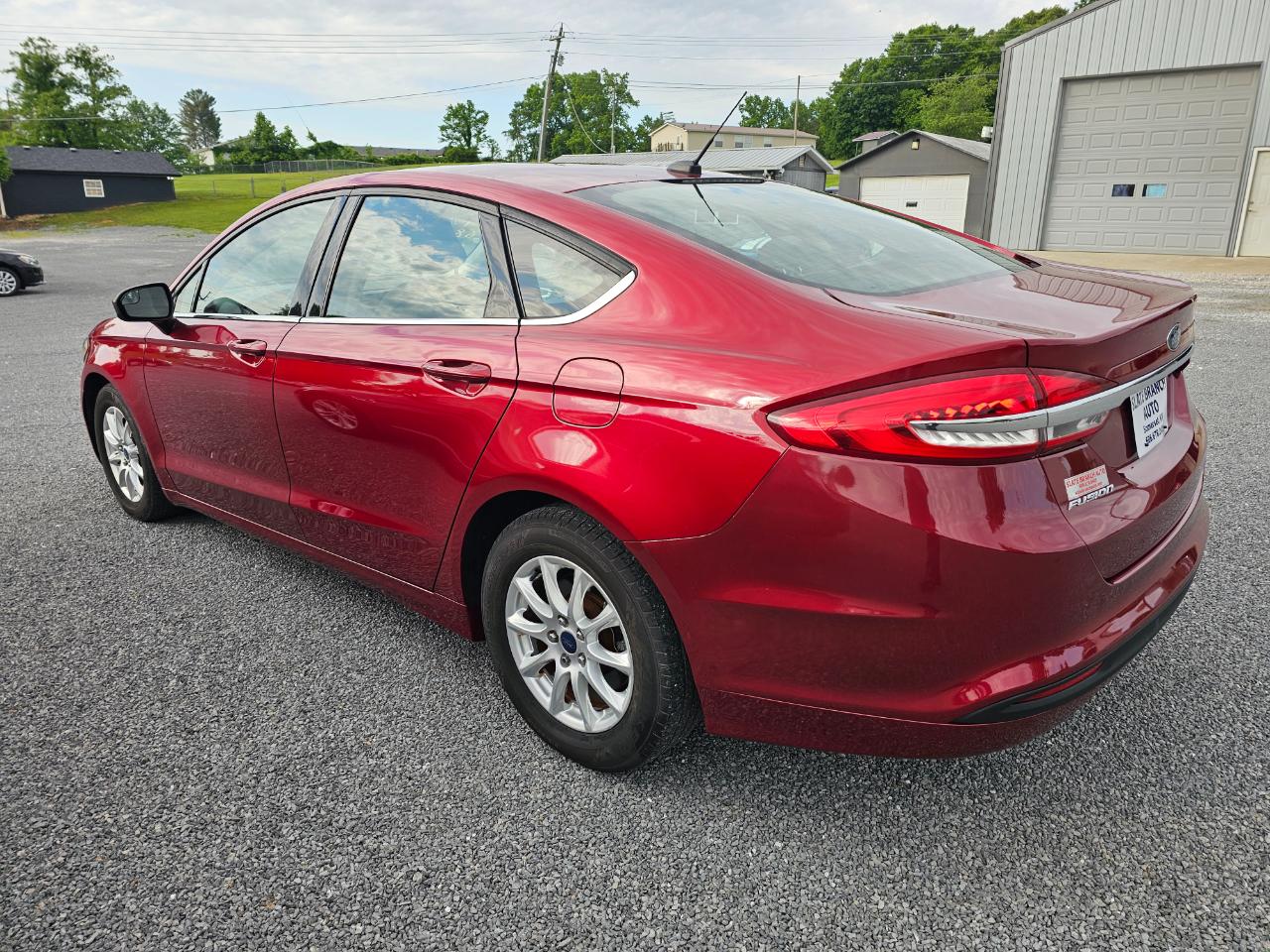 Ford Fusion S FWD 2017