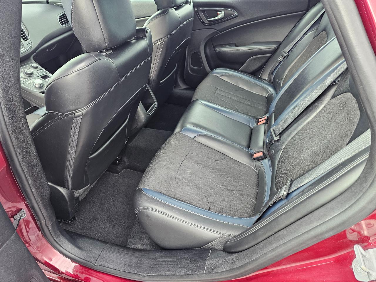 Chrysler 200 4dr Sdn S FWD 2015