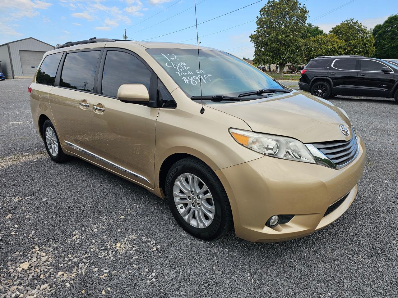 Toyota Sienna 5dr 7-Pass Van V6 XLE AAS FWD (Natl) 2012