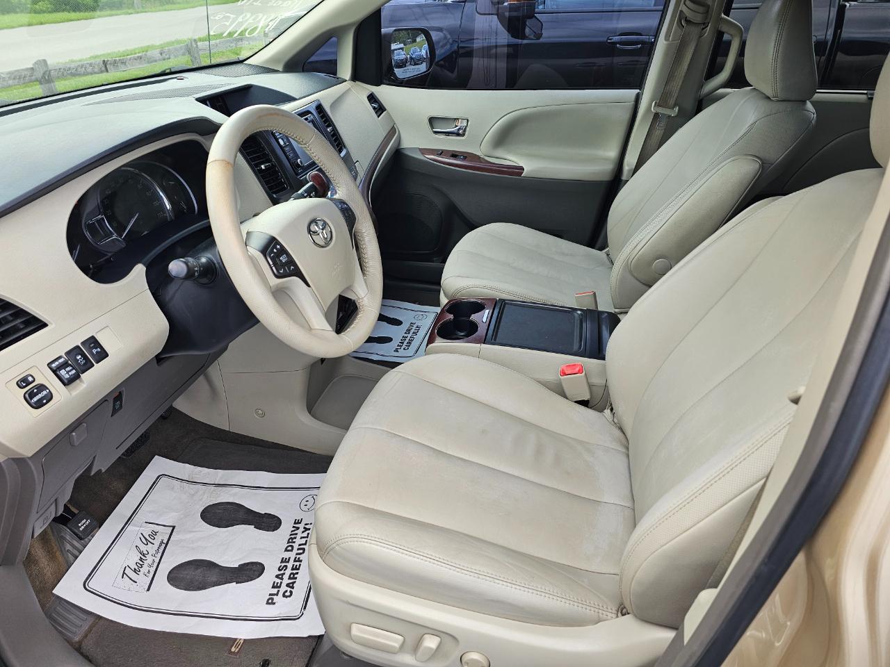 Toyota Sienna 5dr 7-Pass Van V6 XLE AAS FWD (Natl) 2012