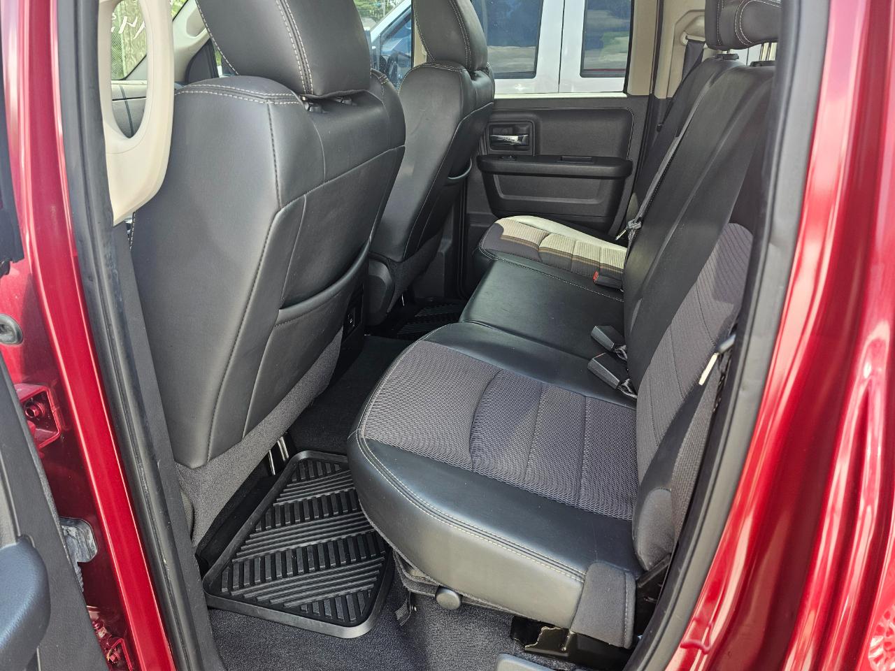 RAM 1500 2WD Quad Cab 140.5" Sport 2011