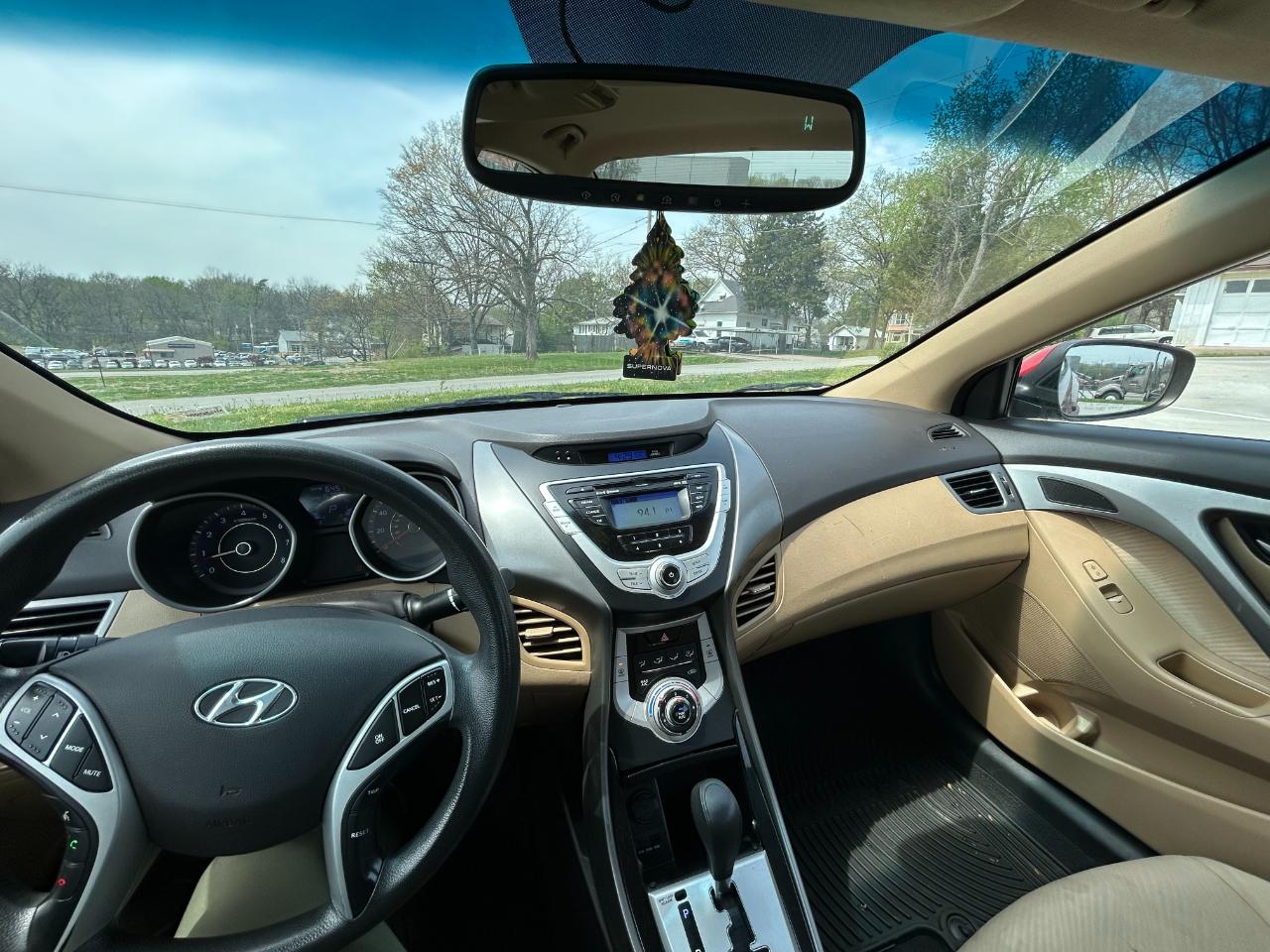 Hyundai Elantra Limited 2012