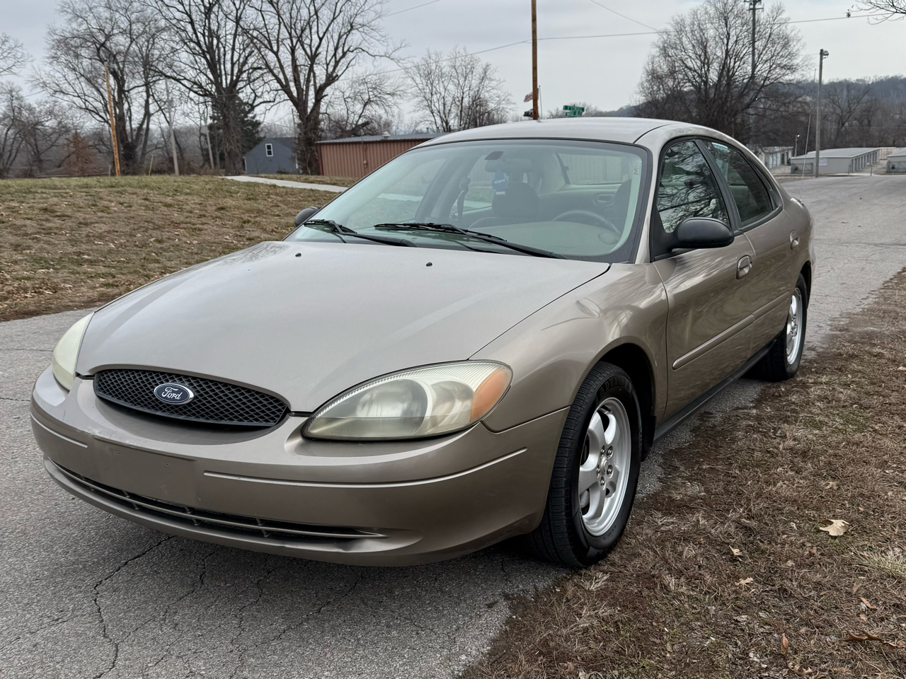 2004 Ford Taurus SE's photo