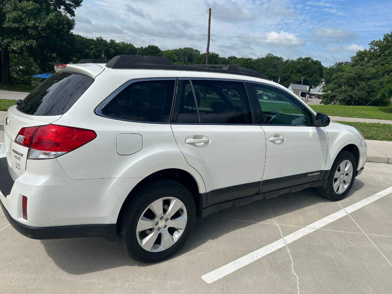 Subaru Outback 2.5i Premium 2011
