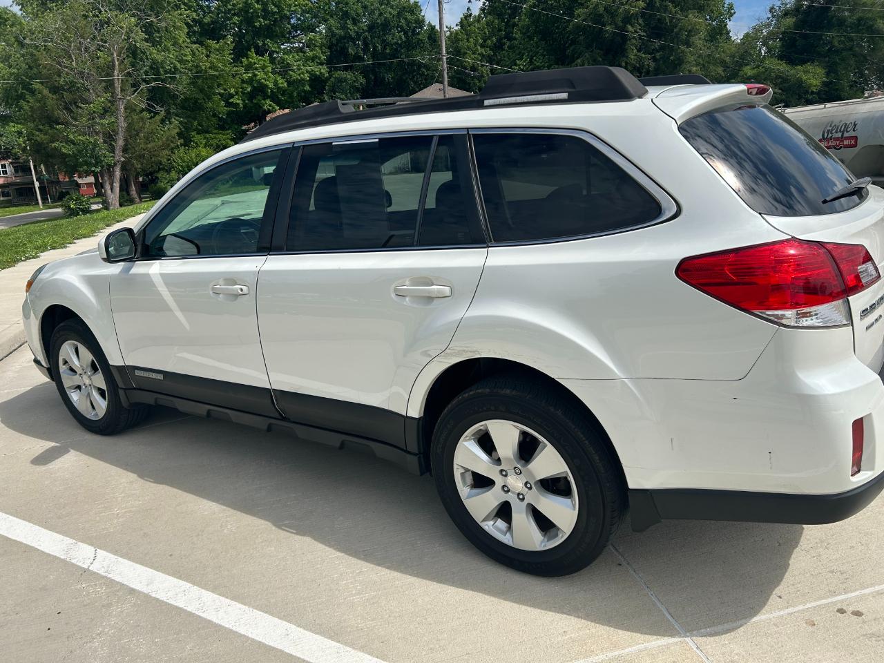 Subaru Outback 2.5i Premium 2011