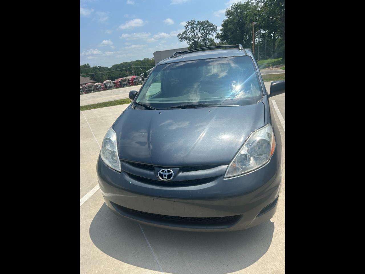 2009 Toyota Sienna CE FWD 7-Passenger