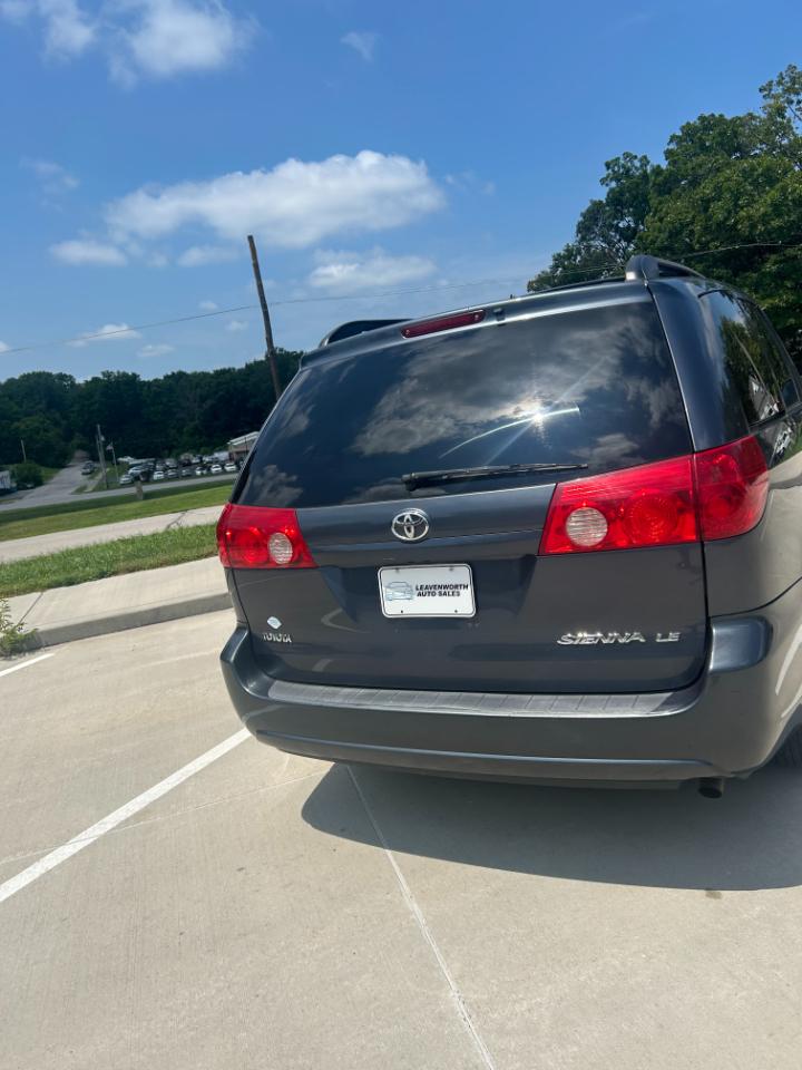 Toyota Sienna CE FWD 7-Passenger 2009