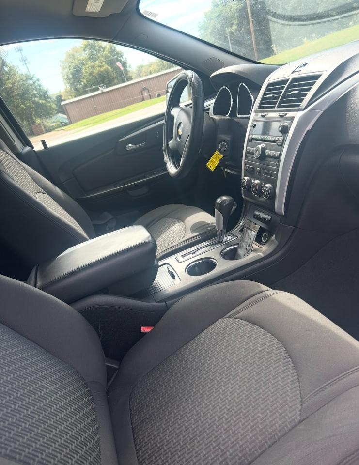 Chevrolet Traverse LT FWD 2011