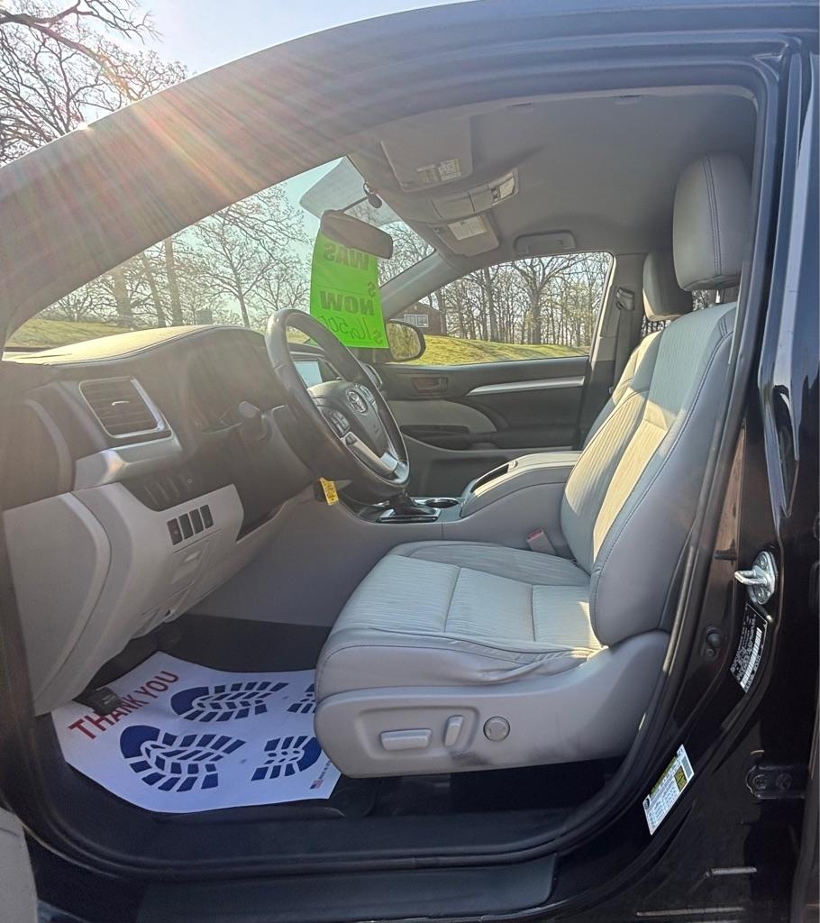 Toyota Highlander AWD 4dr V6 LE (Natl) 2015