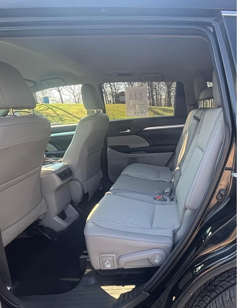 Toyota Highlander AWD 4dr V6 LE (Natl) 2015