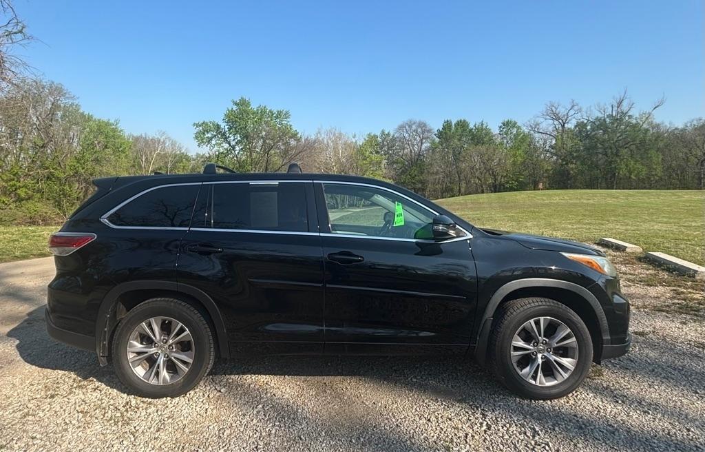 Toyota Highlander AWD 4dr V6 LE (Natl) 2015