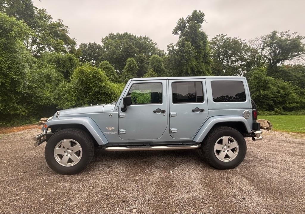 Jeep Wrangler Unlimited 4WD 4dr Sahara 2012